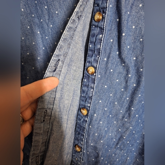 DAISY FUENTES BUTTON DOWN TOP BLUE POLKA-DOT - Picture 2 of 4